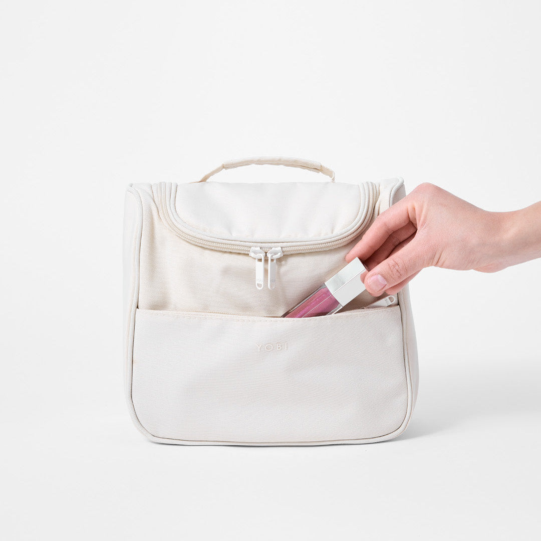 Multi-pocket toiletry bag to keep skincare and makeup organised. Includes a front pocket for high traffic items.
